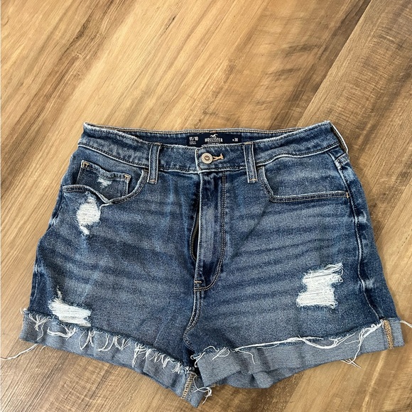 Hollister Ultra High-Rise Mom Short 3” Size 30 - Picture 3 of 5
